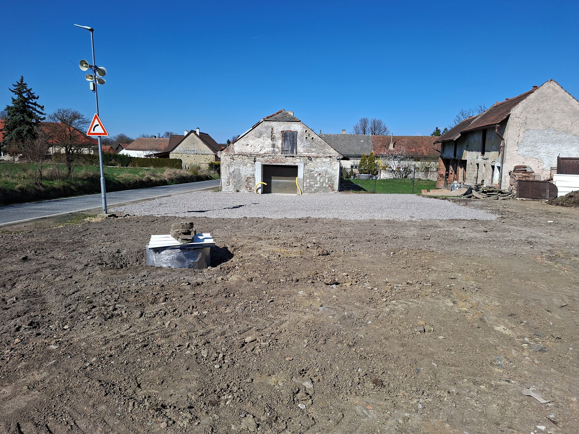 Terénní úpravy pozemku po demolici