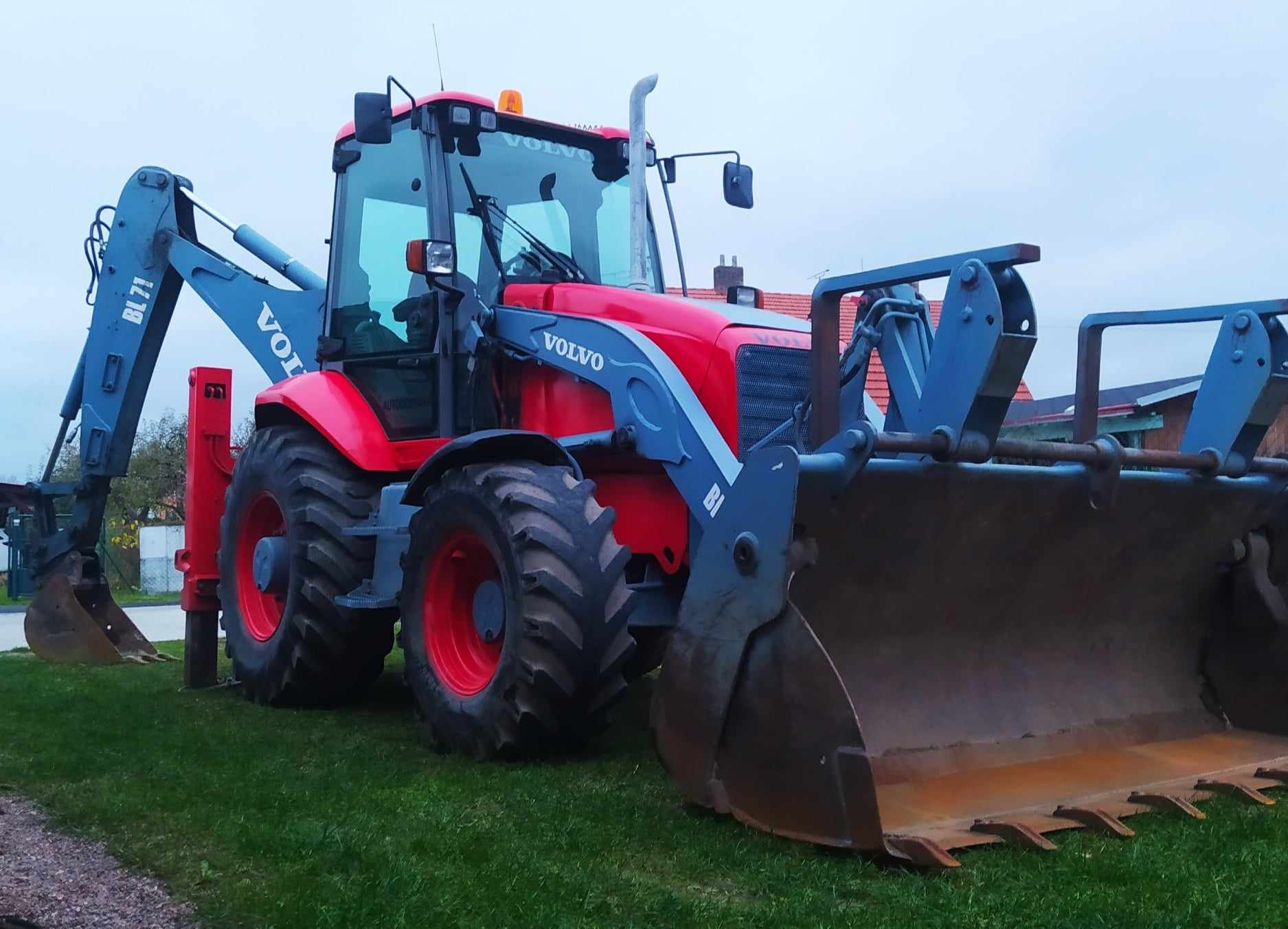 Traktorbagr VOLVO BL71